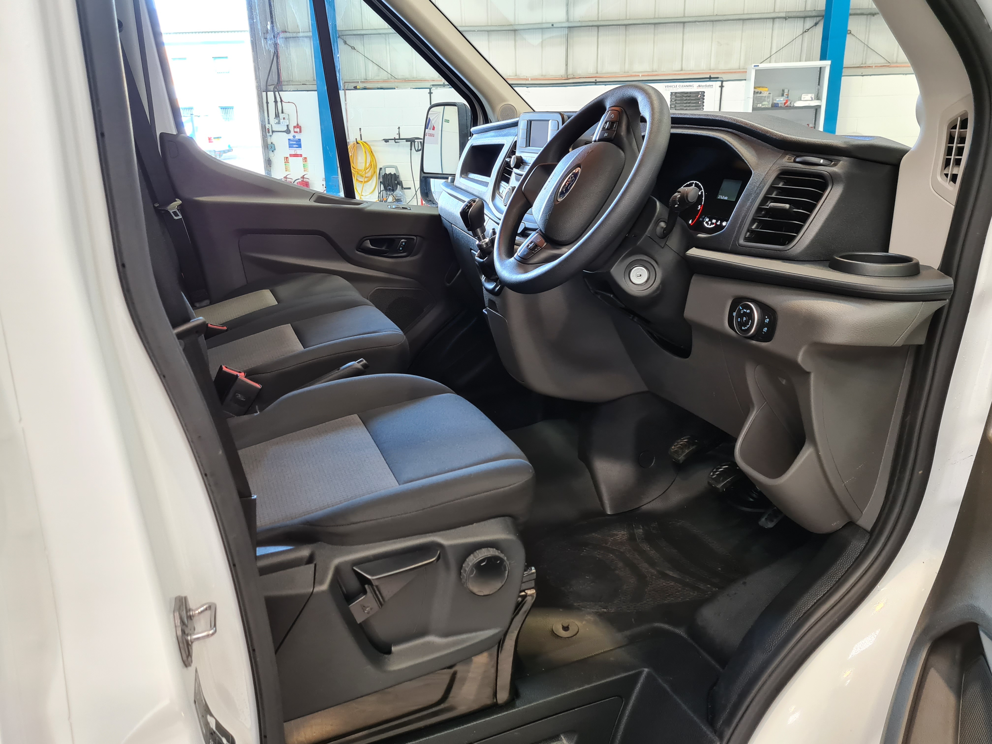 Ford Transit 350 L2 Diesel RWD 2.0 EcoBlue 130ps Double Cab Chassis